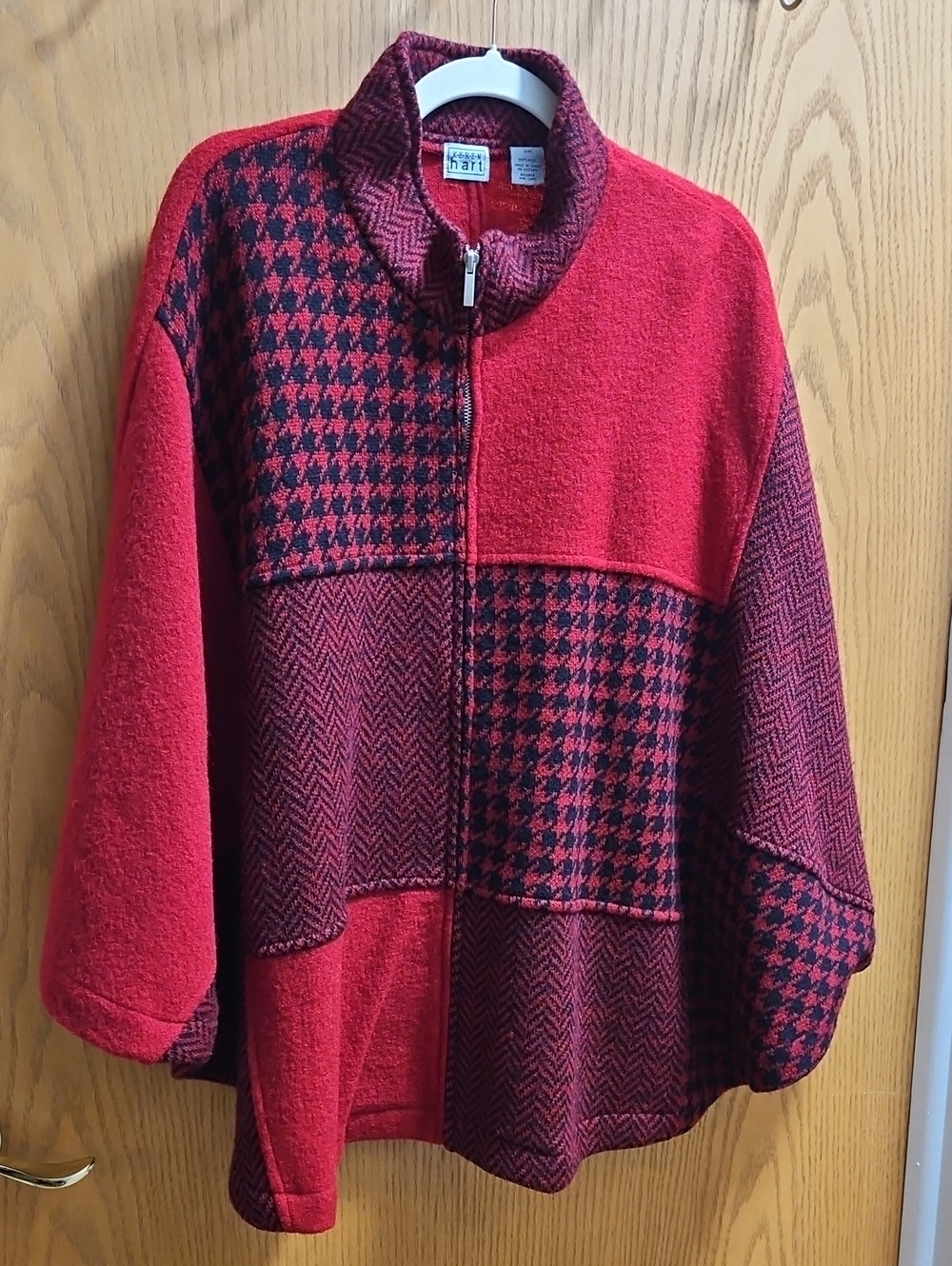 KEREN hart red and black Patchwork Zip Cape